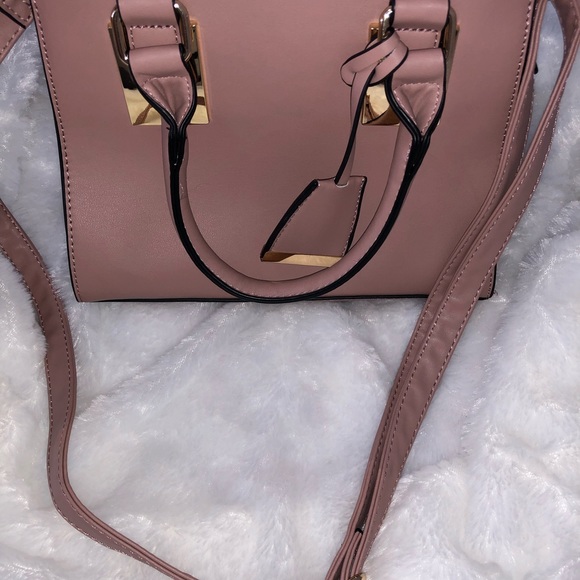 Call it spring purse 👜 - Picture 2 of 8